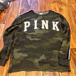 Women’s Victoria secret pink camouflage crewneck sweatshirt. Size xs
